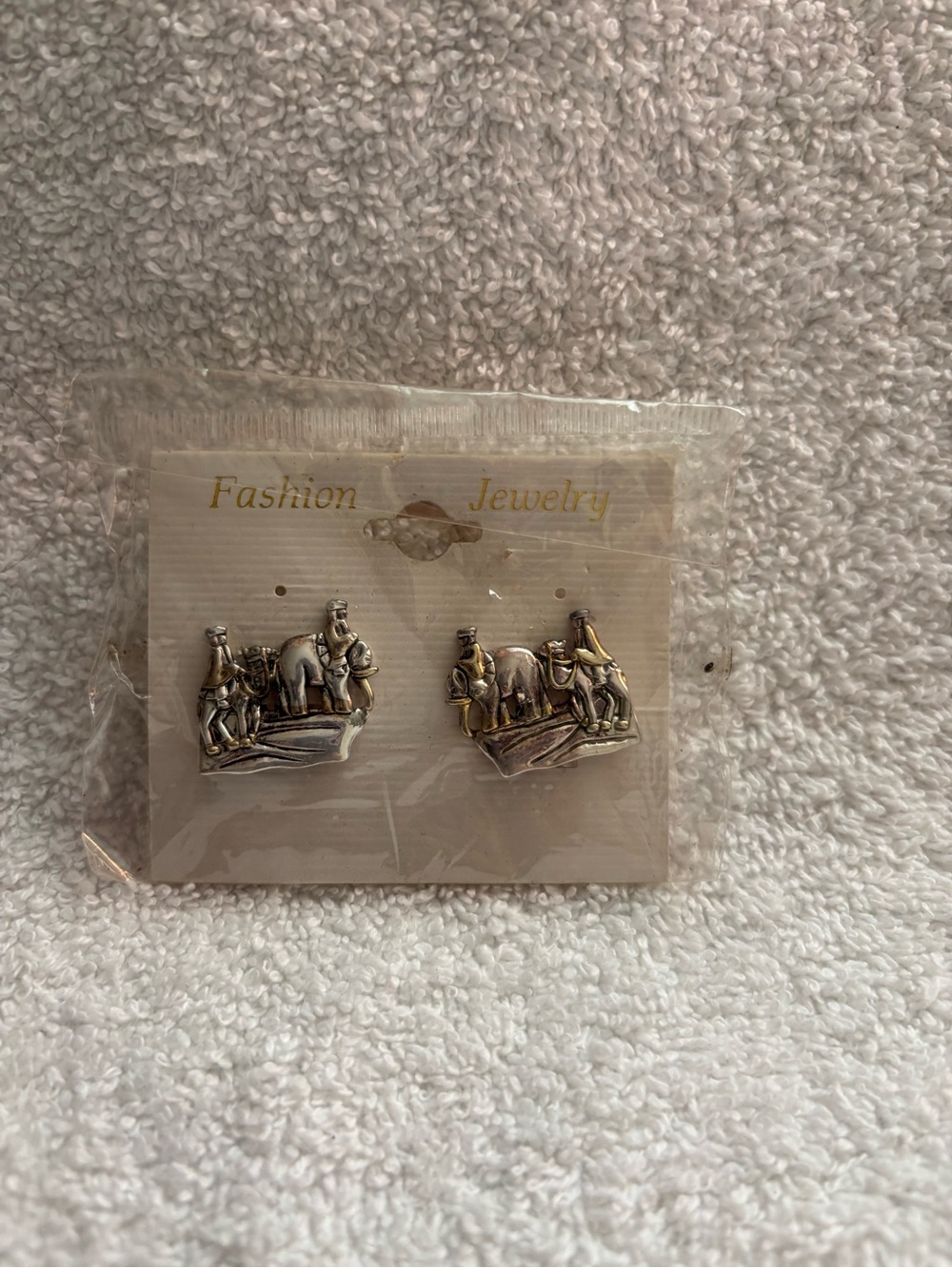 Vintage clip on earrings costume jewelry new in pack